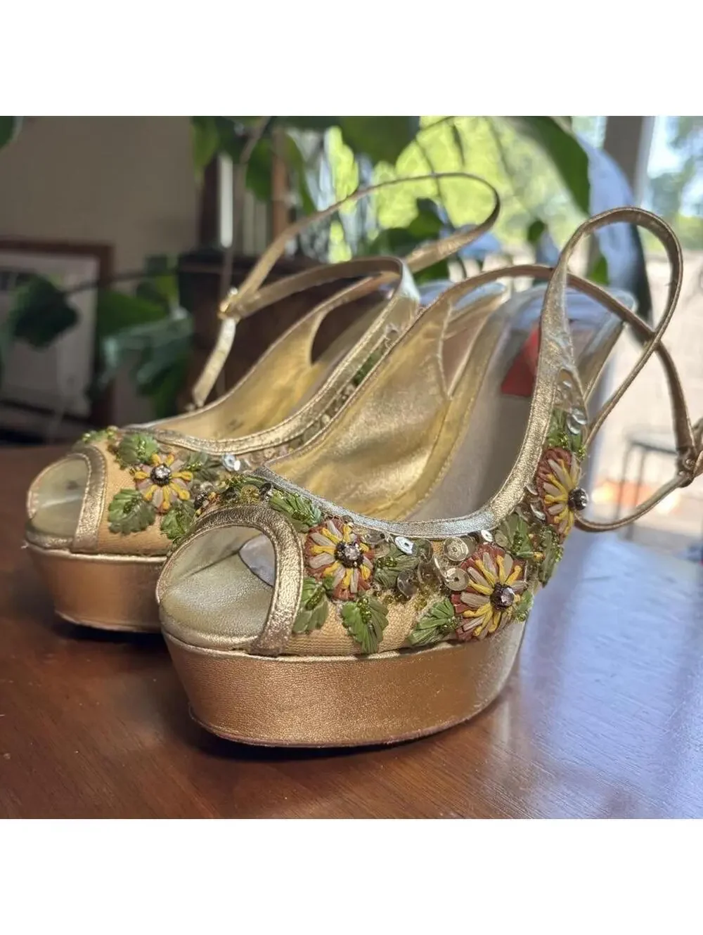 8 1/2 Betsy Johnson vintage good condition, wear is there on bottom.